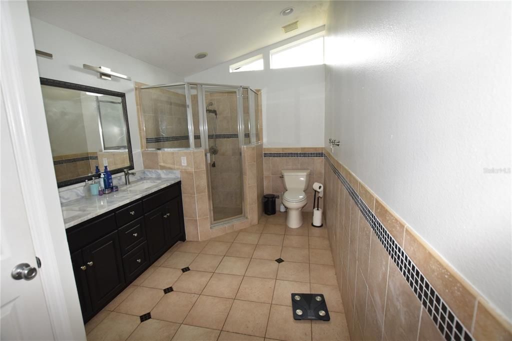 В аренду: $4,200 (3 спален, 2 ванн, 2061 Квадратных фут)