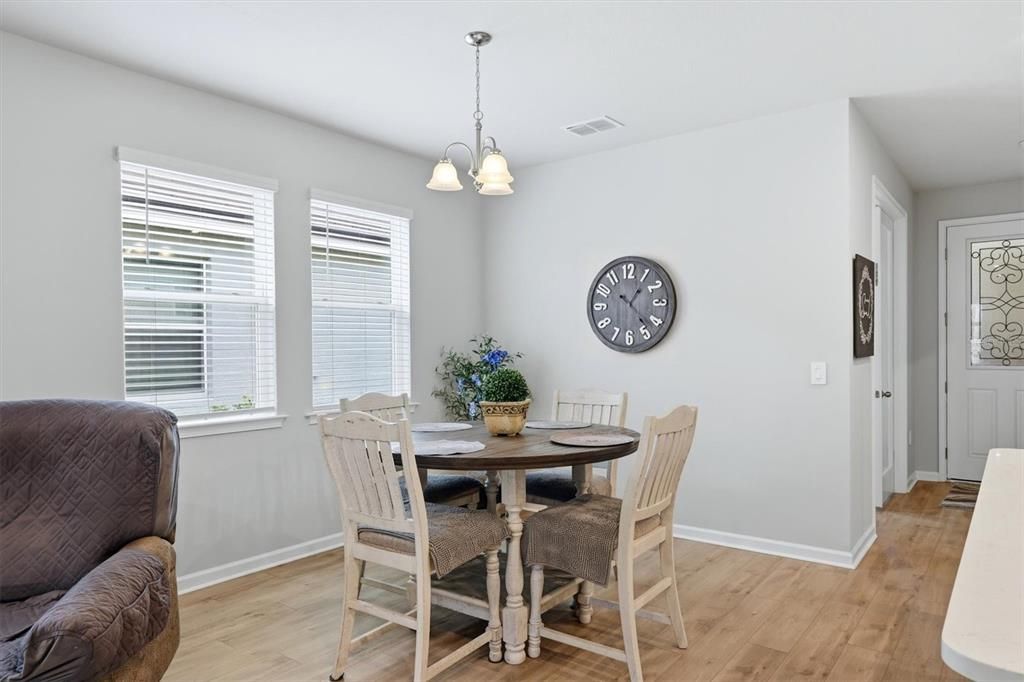 For Sale: $330,000 (2 beds, 2 baths, 1432 Square Feet)