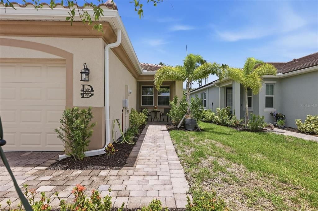 For Sale: $330,000 (2 beds, 2 baths, 1432 Square Feet)