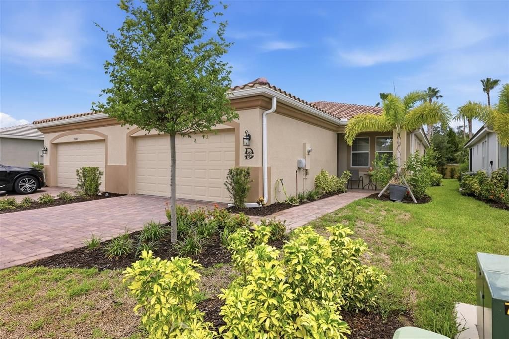 For Sale: $330,000 (2 beds, 2 baths, 1432 Square Feet)