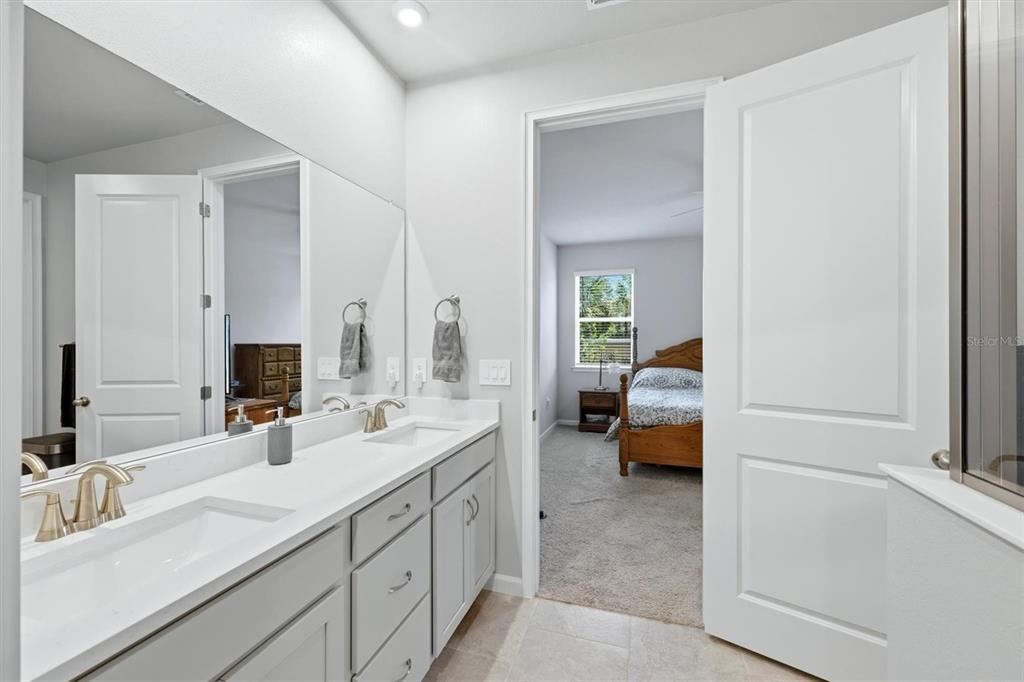 For Sale: $330,000 (2 beds, 2 baths, 1432 Square Feet)