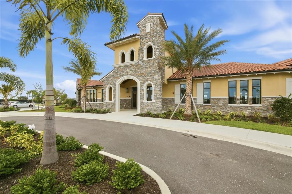 For Sale: $330,000 (2 beds, 2 baths, 1432 Square Feet)