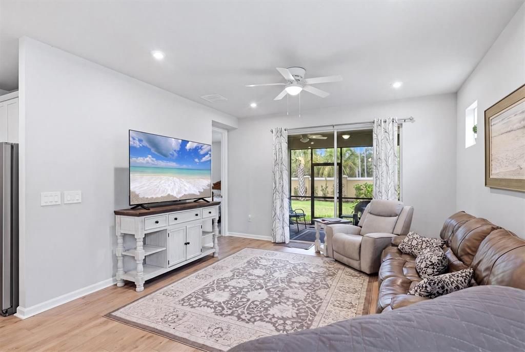 For Sale: $330,000 (2 beds, 2 baths, 1432 Square Feet)