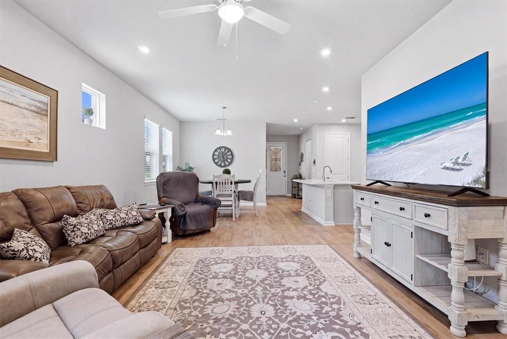 For Sale: $330,000 (2 beds, 2 baths, 1432 Square Feet)