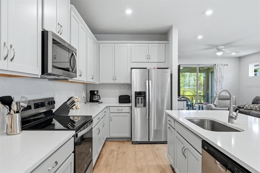 For Sale: $330,000 (2 beds, 2 baths, 1432 Square Feet)