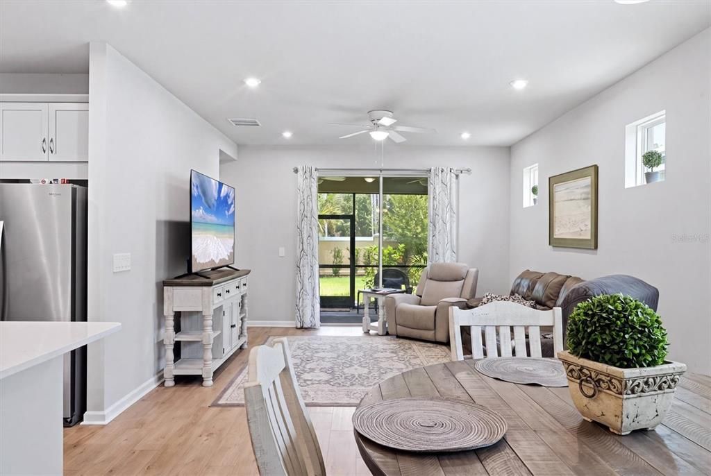 For Sale: $330,000 (2 beds, 2 baths, 1432 Square Feet)
