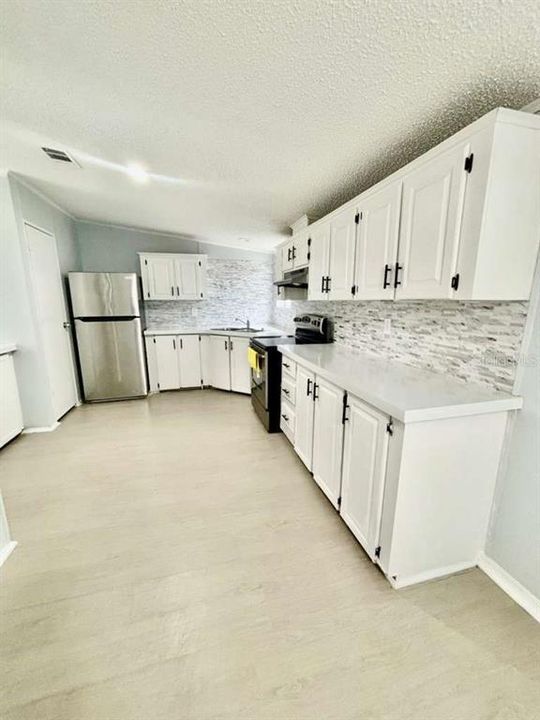 En Venta: $285,000 (4 camas, 2 baños, 1620 Pies cuadrados)