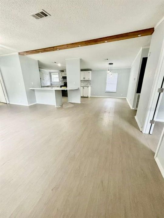 En Venta: $285,000 (4 camas, 2 baños, 1620 Pies cuadrados)