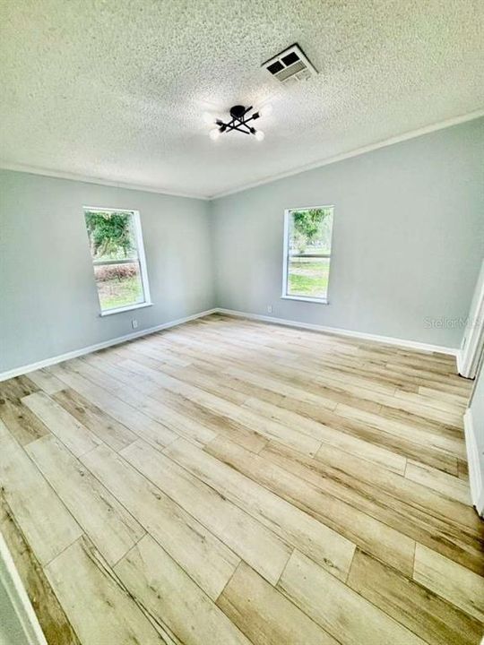 En Venta: $285,000 (4 camas, 2 baños, 1620 Pies cuadrados)