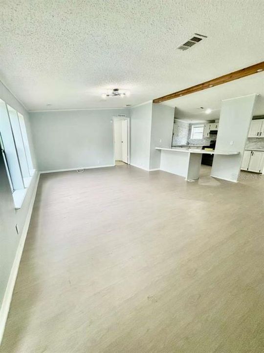 En Venta: $285,000 (4 camas, 2 baños, 1620 Pies cuadrados)