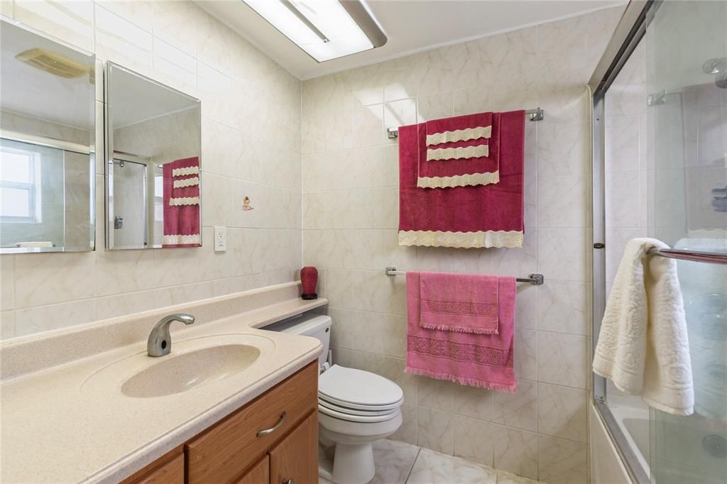 В аренду: $1,950 (2 спален, 2 ванн, 1334 Квадратных фут)