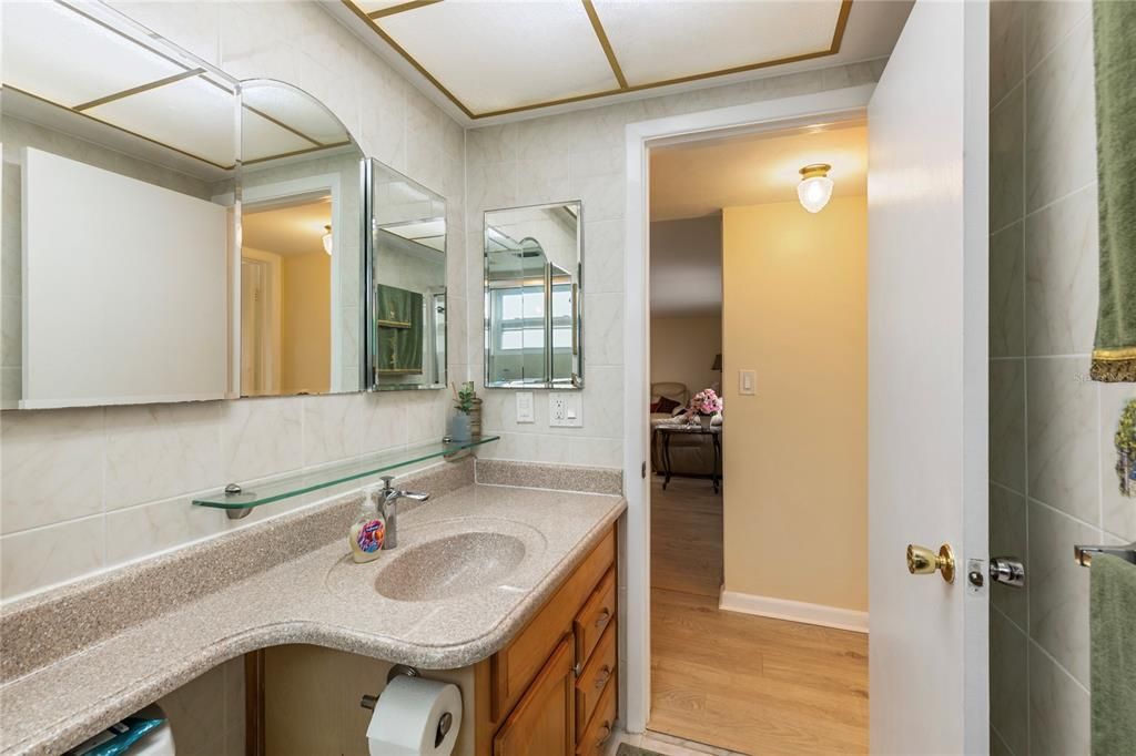 В аренду: $1,950 (2 спален, 2 ванн, 1334 Квадратных фут)