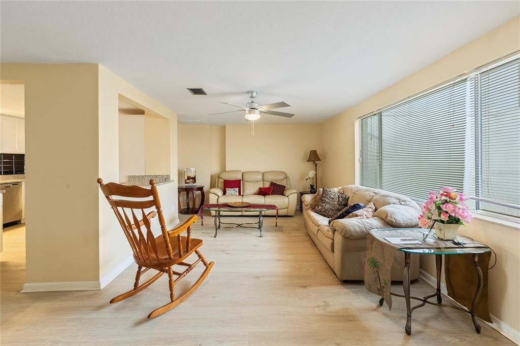 В аренду: $1,950 (2 спален, 2 ванн, 1334 Квадратных фут)