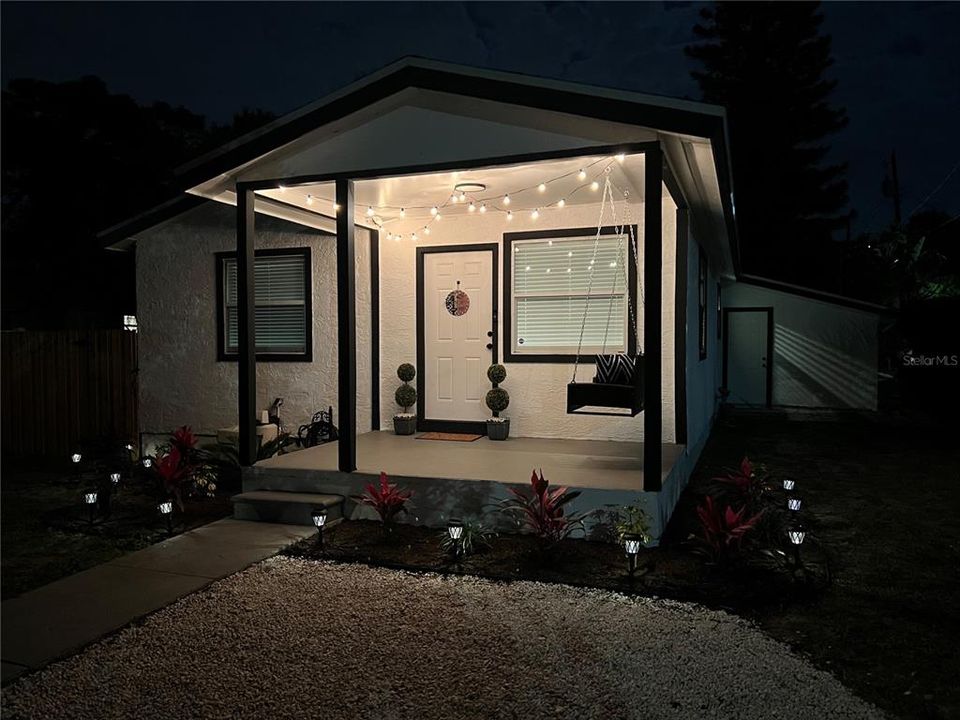 На продажу: $299,000 (2 спален, 1 ванн, 864 Квадратных фут)