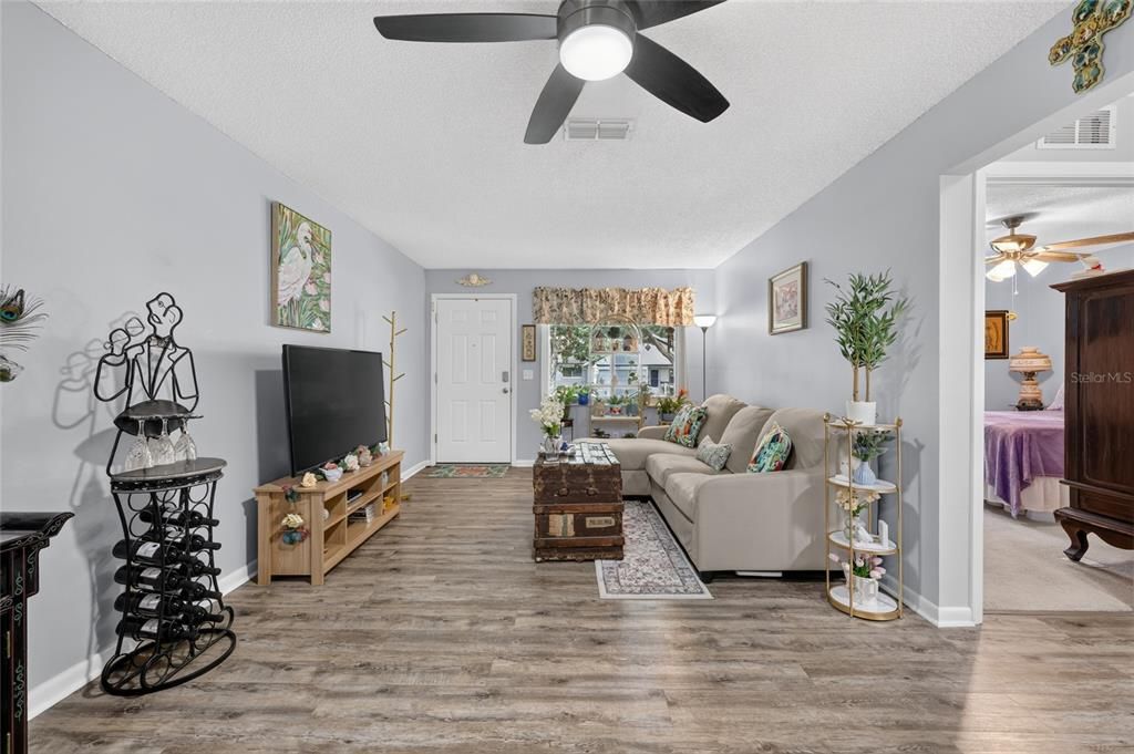 For Sale: $159,500 (2 beds, 2 baths, 1215 Square Feet)