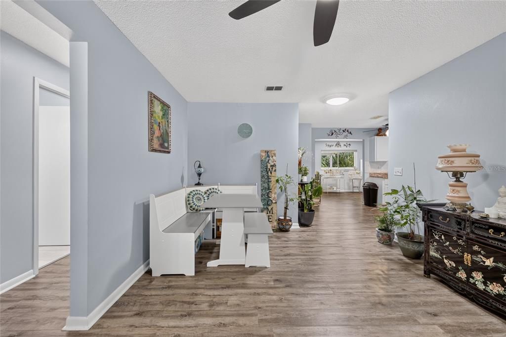 For Sale: $159,500 (2 beds, 2 baths, 1215 Square Feet)
