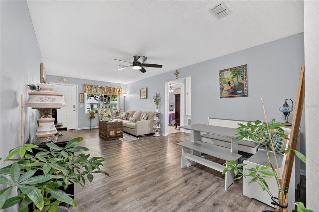 For Sale: $159,500 (2 beds, 2 baths, 1215 Square Feet)