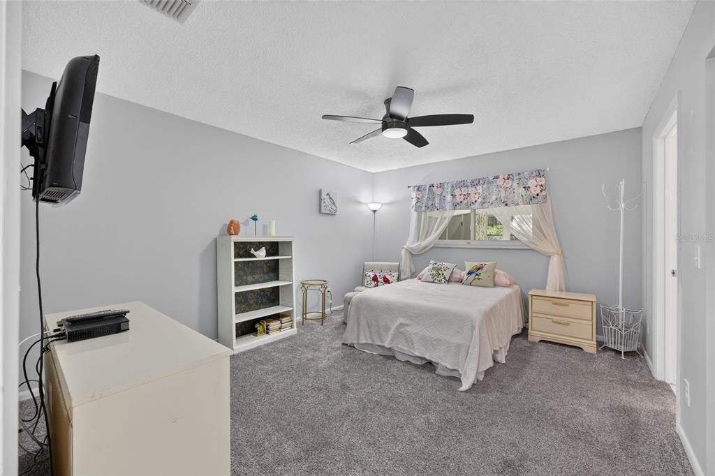 For Sale: $159,500 (2 beds, 2 baths, 1215 Square Feet)