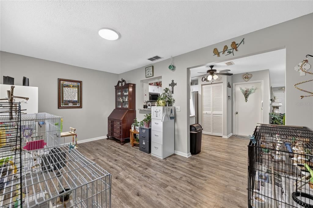 For Sale: $159,500 (2 beds, 2 baths, 1215 Square Feet)