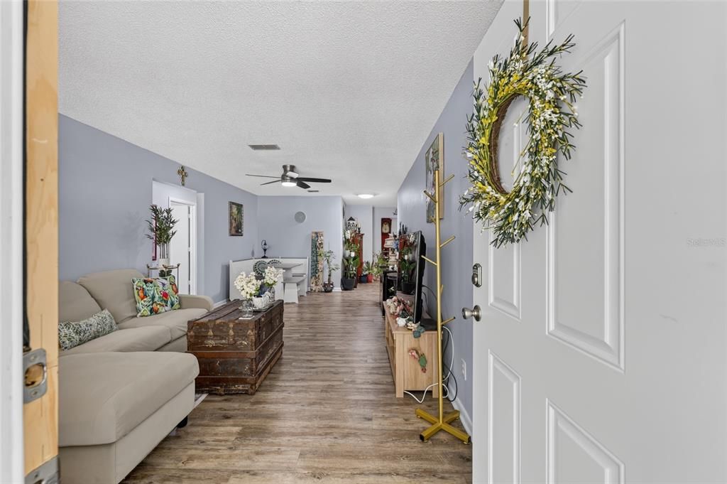 For Sale: $159,500 (2 beds, 2 baths, 1215 Square Feet)