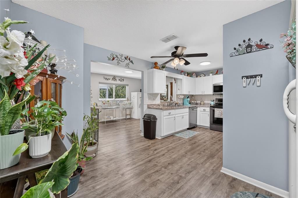 For Sale: $159,500 (2 beds, 2 baths, 1215 Square Feet)