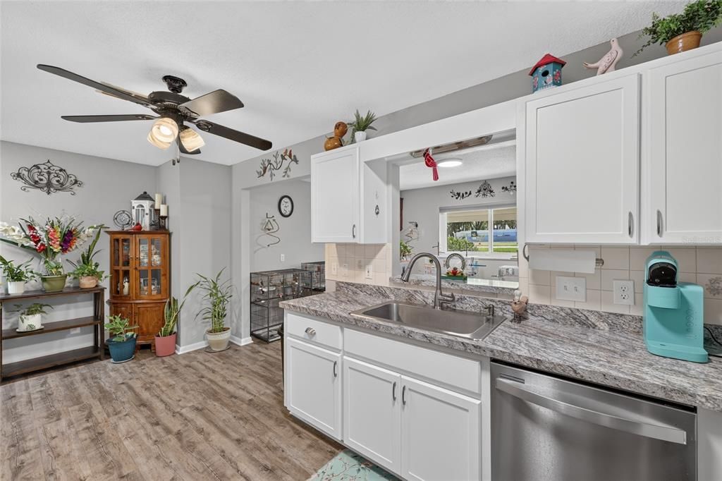 For Sale: $159,500 (2 beds, 2 baths, 1215 Square Feet)