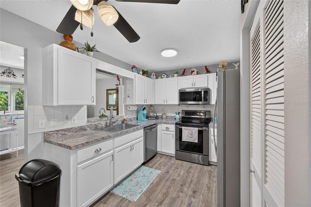 For Sale: $159,500 (2 beds, 2 baths, 1215 Square Feet)