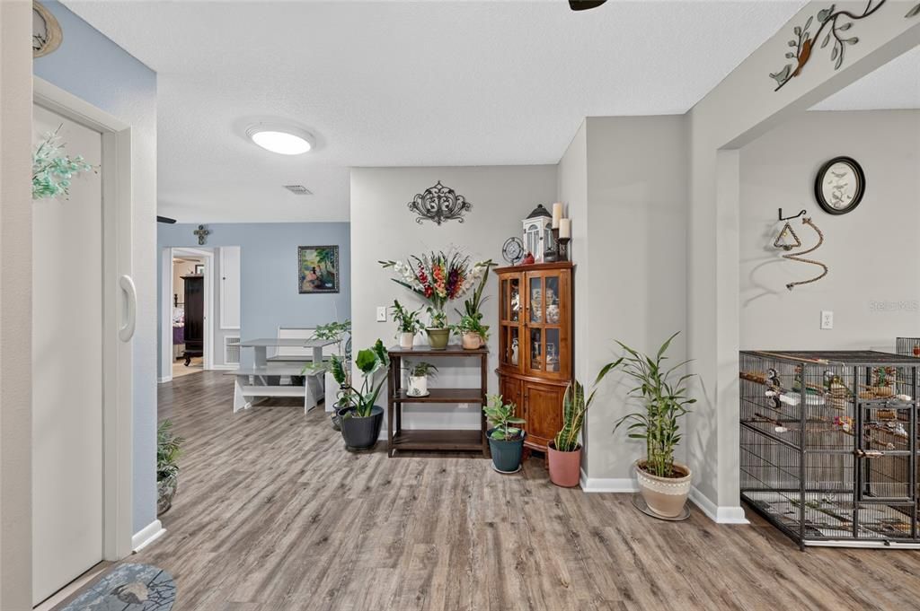 For Sale: $159,500 (2 beds, 2 baths, 1215 Square Feet)