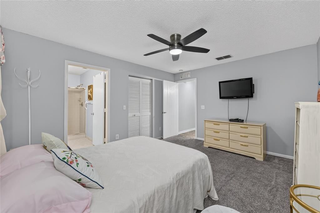 For Sale: $159,500 (2 beds, 2 baths, 1215 Square Feet)