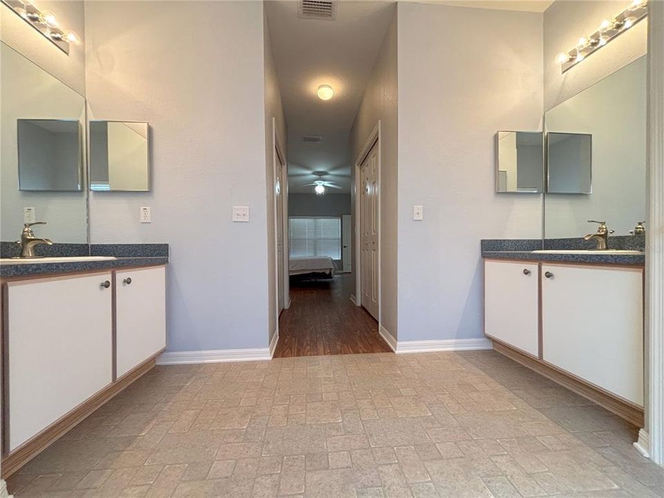 En Venta: $299,000 (3 camas, 2 baños, 1706 Pies cuadrados)