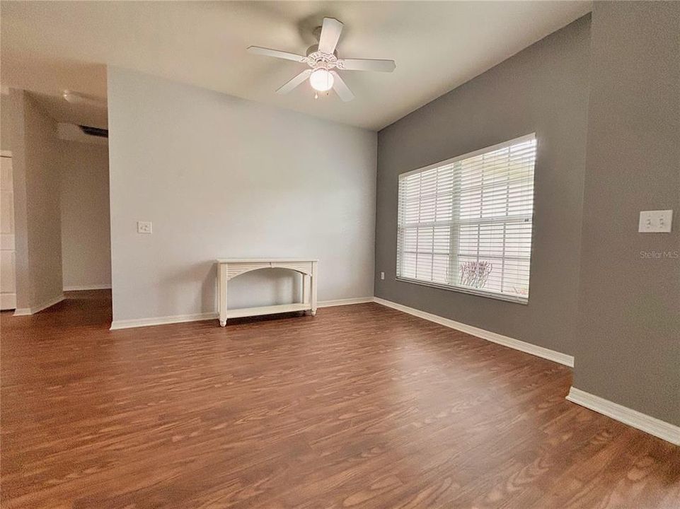 En Venta: $299,000 (3 camas, 2 baños, 1706 Pies cuadrados)