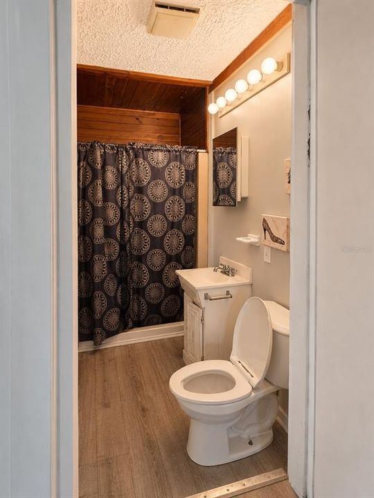 На продажу: $245,000 (3 спален, 2 ванн, 1130 Квадратных фут)