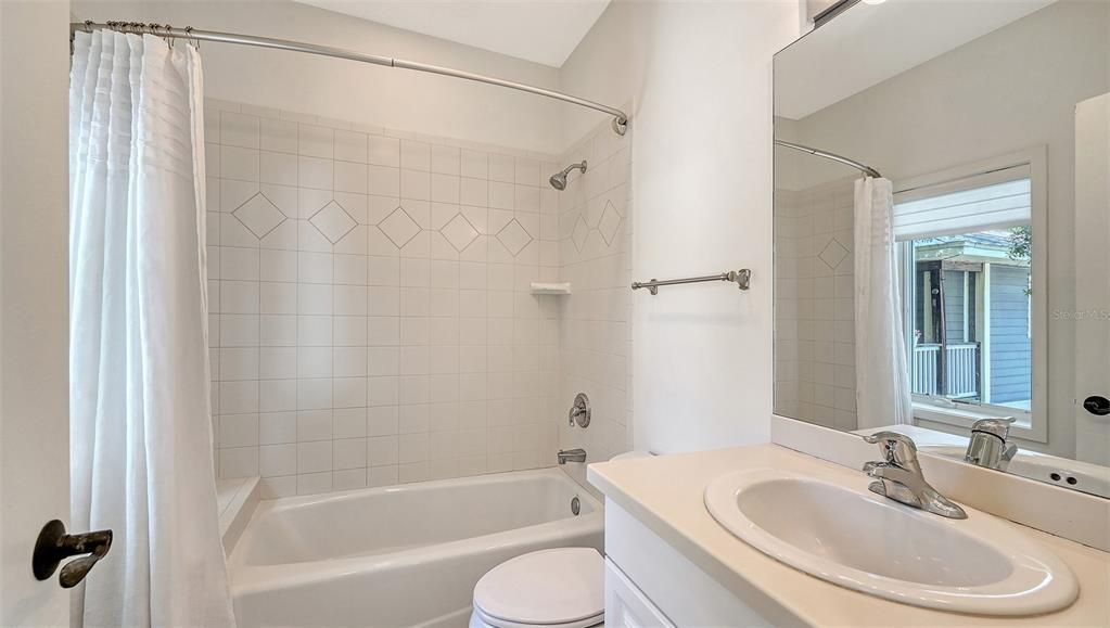 For Sale: $825,000 (3 beds, 3 baths, 1667 Square Feet)