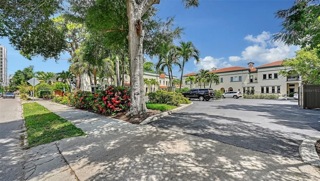For Sale: $825,000 (3 beds, 3 baths, 1667 Square Feet)