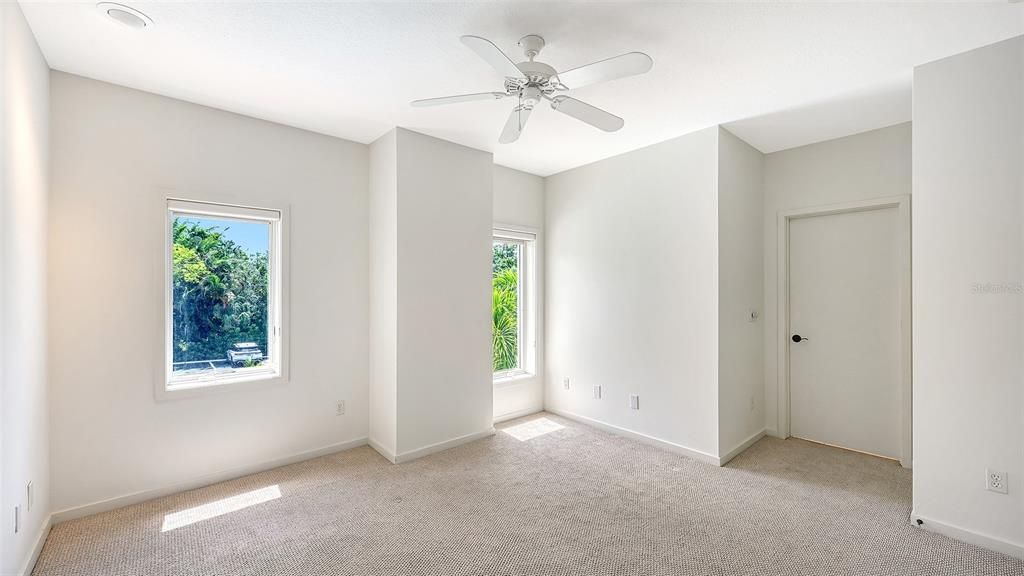 For Sale: $825,000 (3 beds, 3 baths, 1667 Square Feet)
