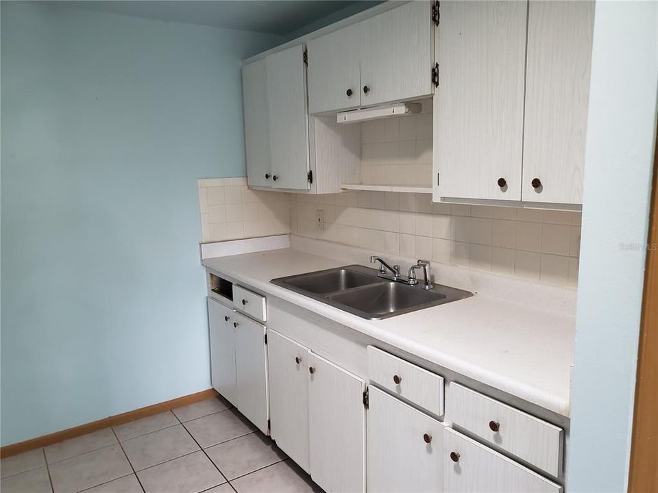В аренду: $1,200 (2 спален, 1 ванн, 700 Квадратных фут)
