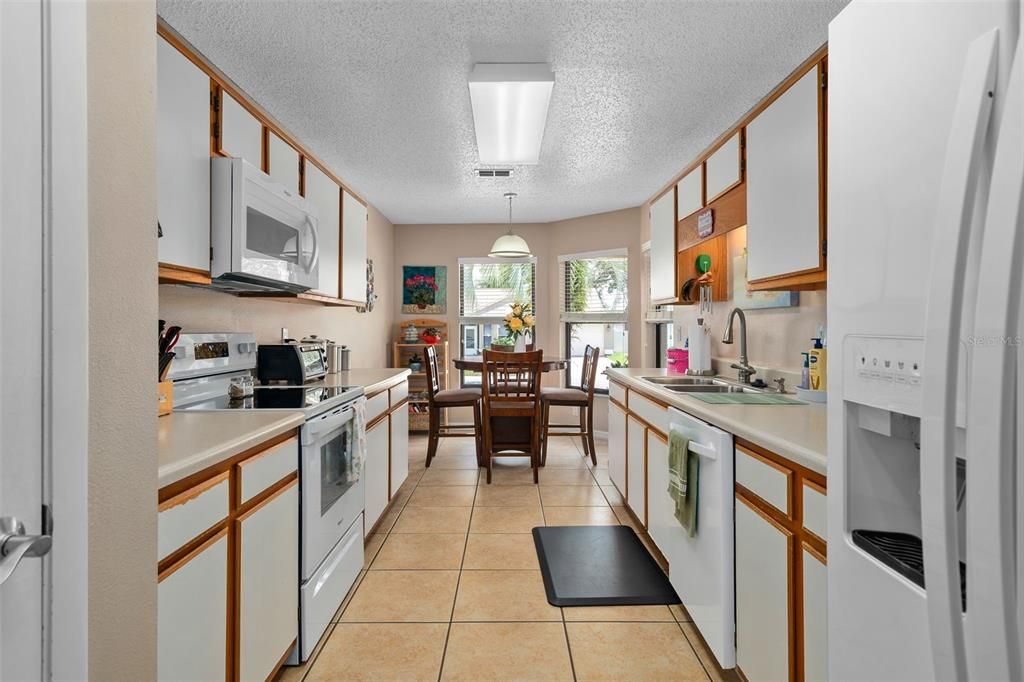 Active With Contract: $384,900 (3 beds, 2 baths, 1529 Square Feet)