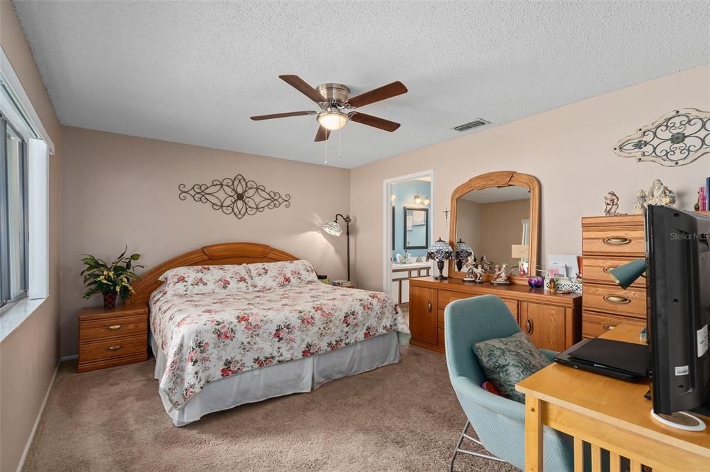 Active With Contract: $384,900 (3 beds, 2 baths, 1529 Square Feet)