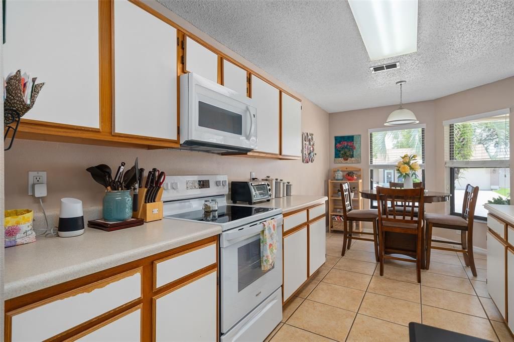 Active With Contract: $384,900 (3 beds, 2 baths, 1529 Square Feet)