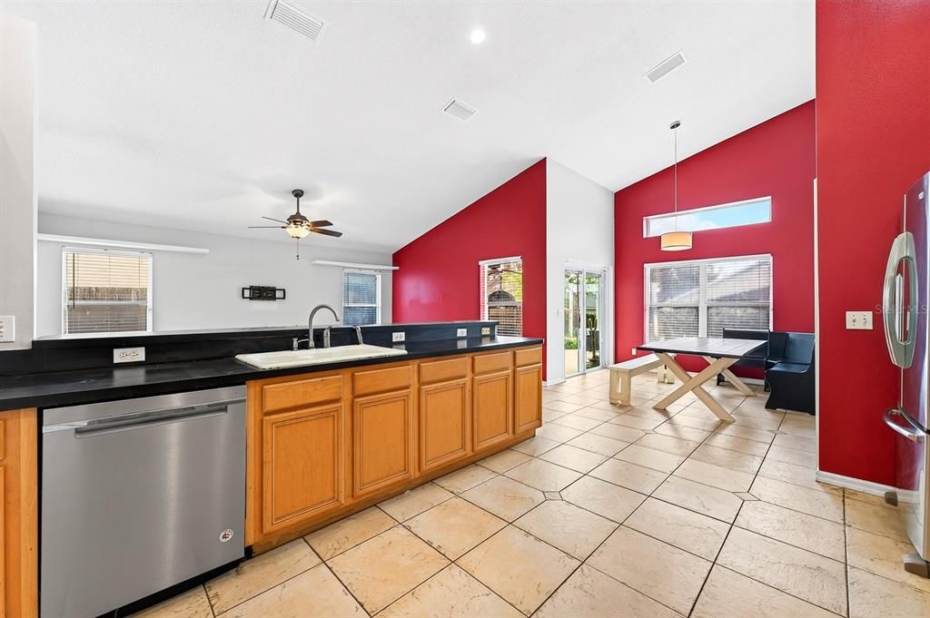 En Venta: $495,000 (4 camas, 3 baños, 2509 Pies cuadrados)