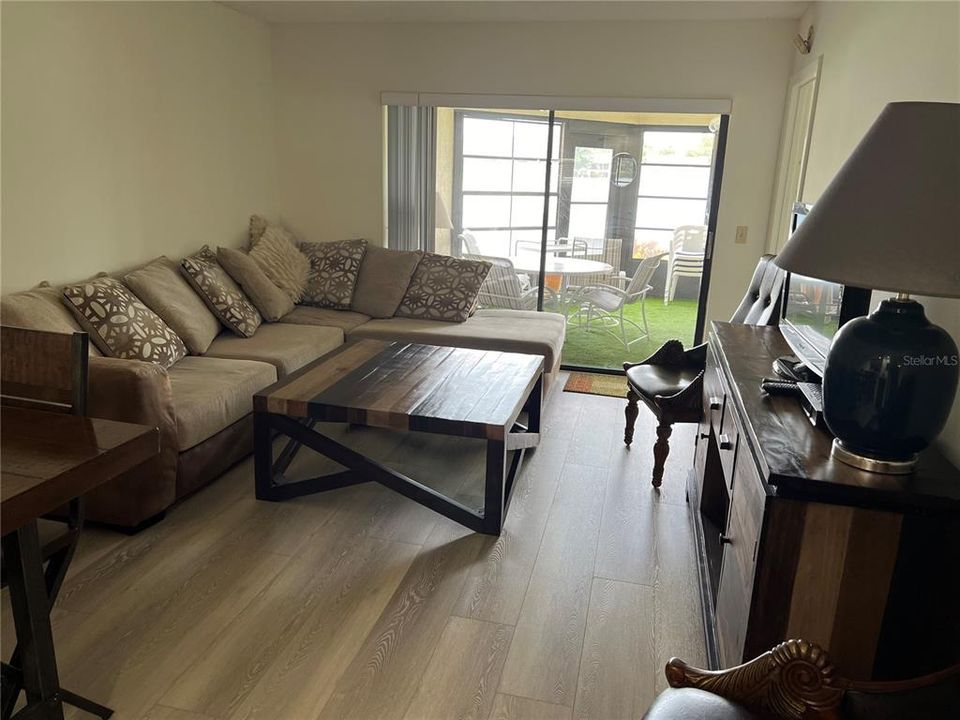 В аренду: $1,850 (2 спален, 2 ванн, 888 Квадратных фут)