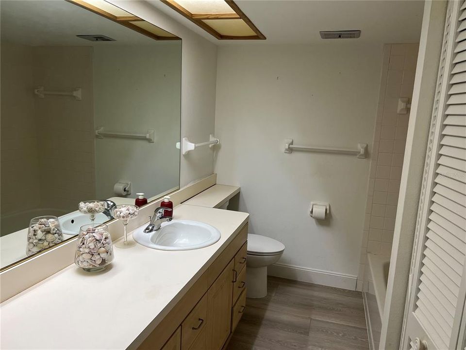 В аренду: $1,850 (2 спален, 2 ванн, 888 Квадратных фут)