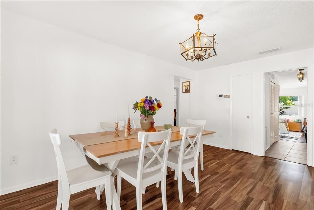 En Venta: $370,000 (3 camas, 2 baños, 1794 Pies cuadrados)