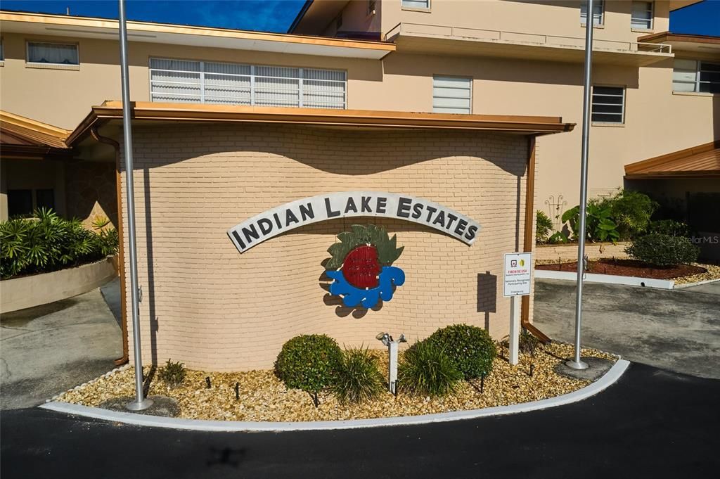 En Venta: $11,500 (0.50 acres)