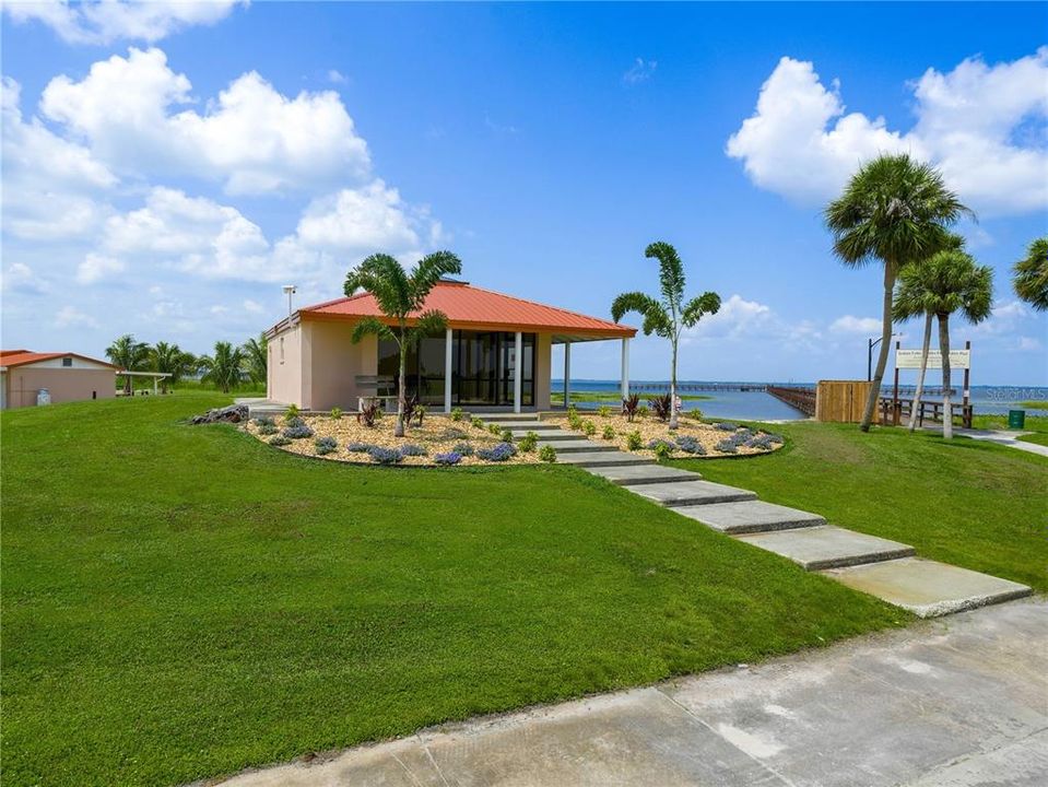 En Venta: $11,500 (0.50 acres)