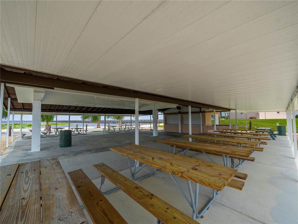 En Venta: $11,500 (0.50 acres)