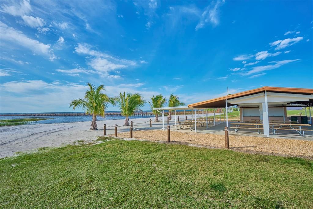 En Venta: $11,500 (0.50 acres)