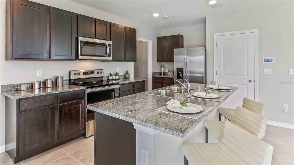En Venta: $469,990 (5 camas, 3 baños, 2453 Pies cuadrados)