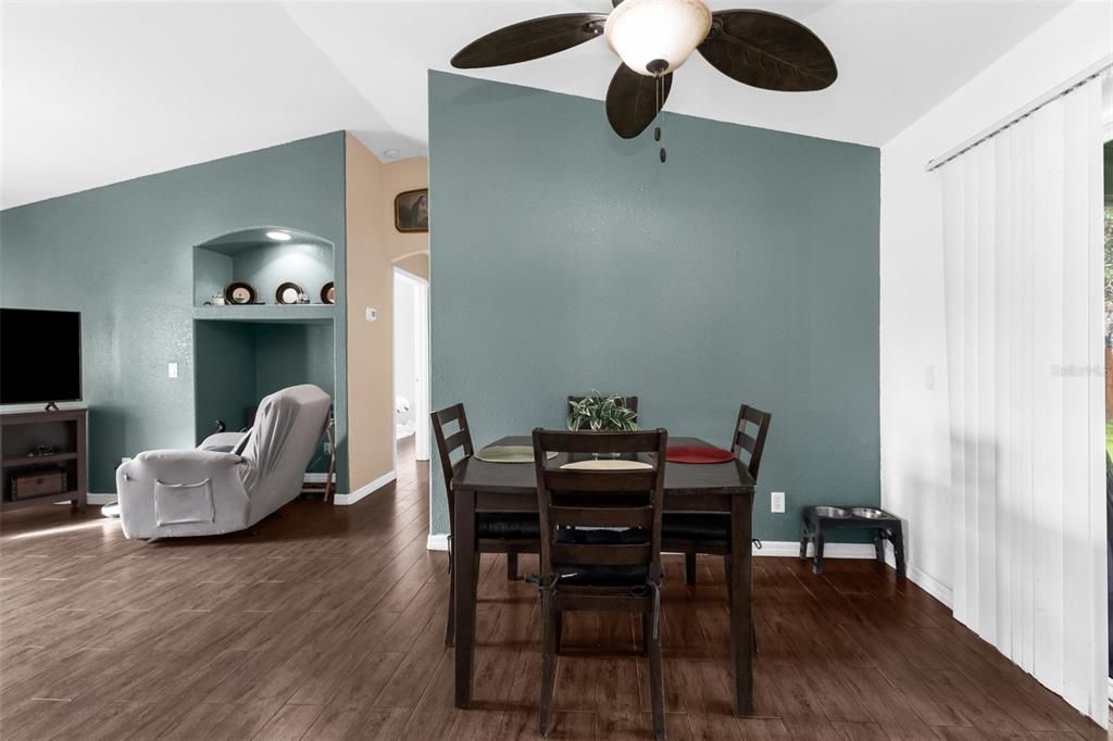 For Sale: $252,000 (3 beds, 2 baths, 1241 Square Feet)