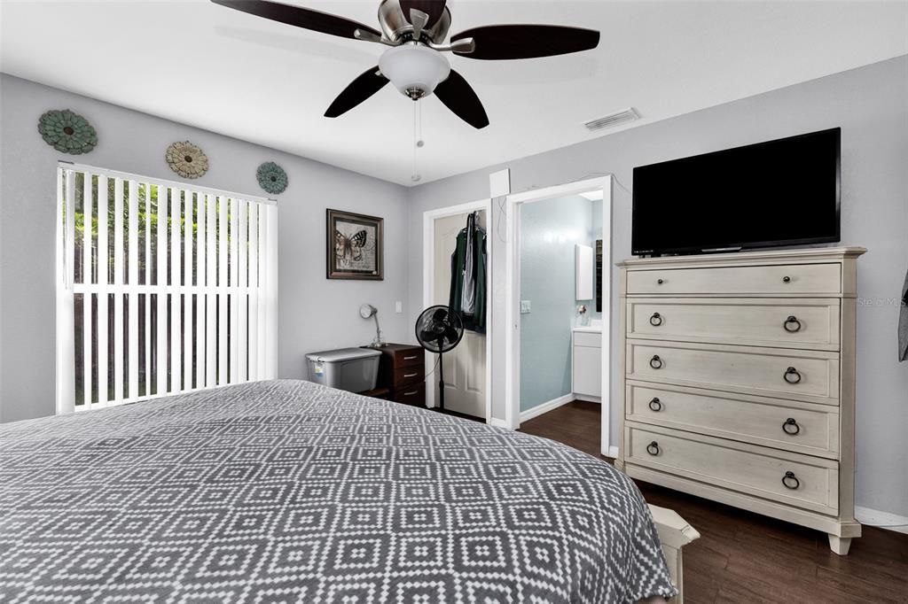 For Sale: $252,000 (3 beds, 2 baths, 1241 Square Feet)